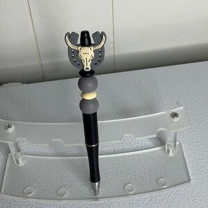 Black and Gray Bull Skull Pen
